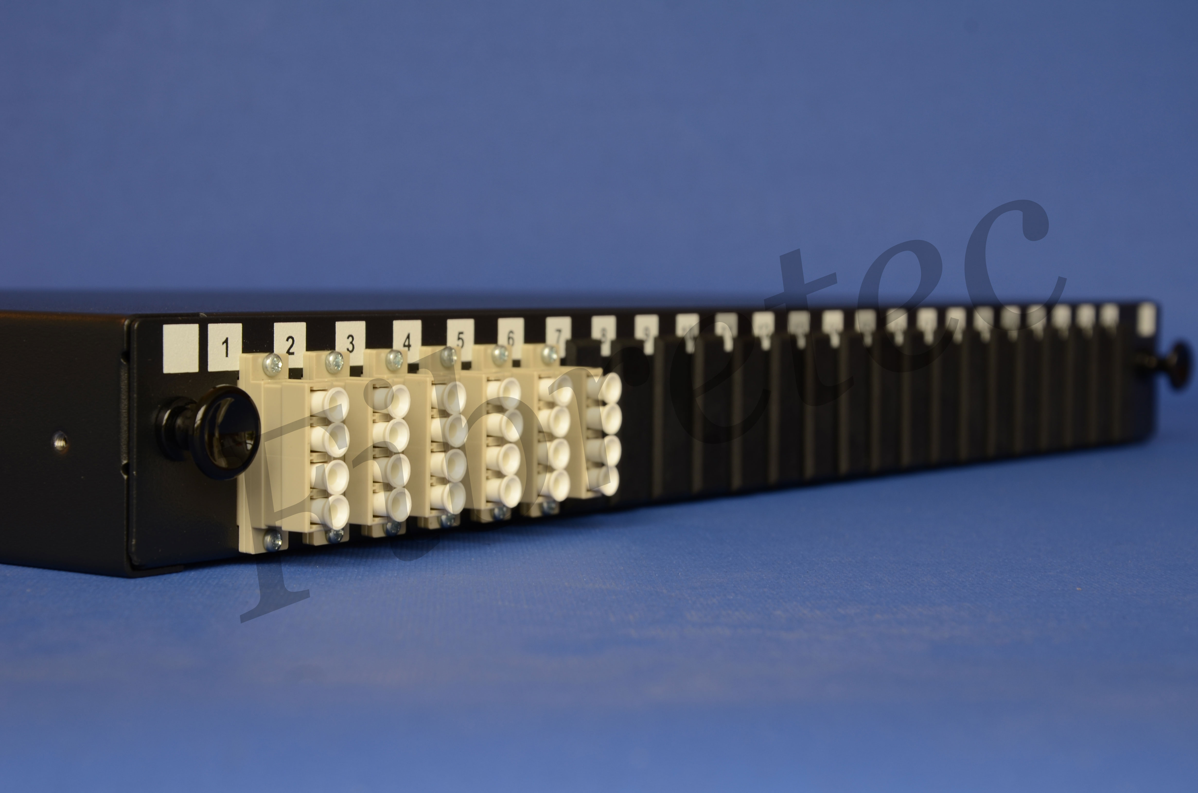 Tiroir 19’’ 1U 24 FO avec 6 traversées LC/LC quadruplex multimode beiges